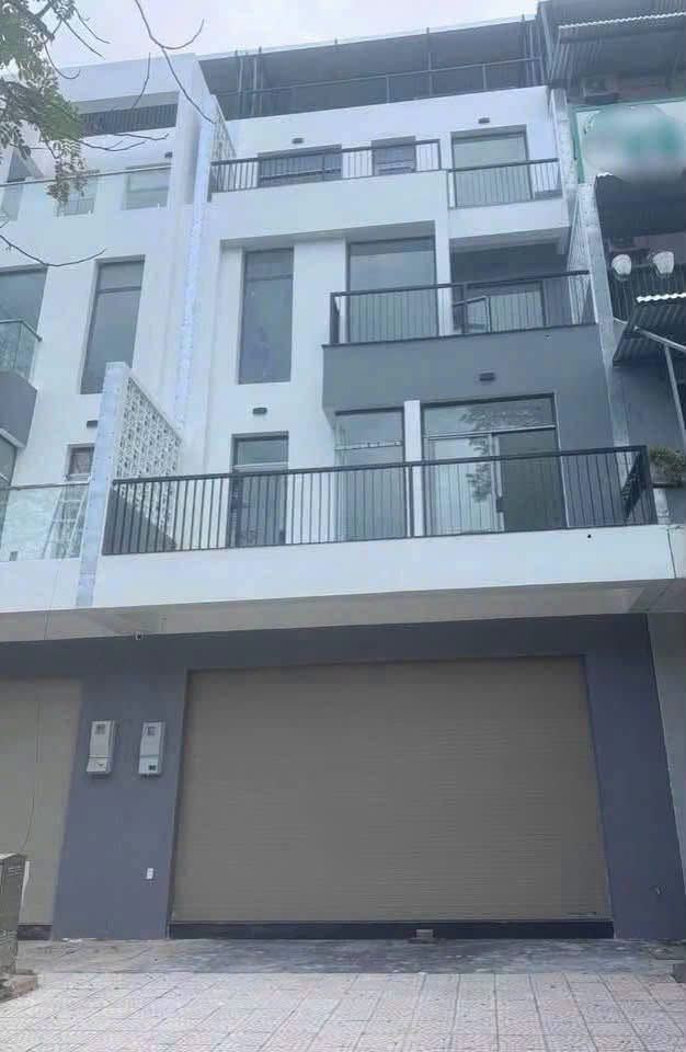 CHO THUÊ SHOPHOUSE 4 TẦNG MT NGUYỄN SINH SẮC

Diện tích : 130m ngang 6,5m
Tầng 1, photo 1