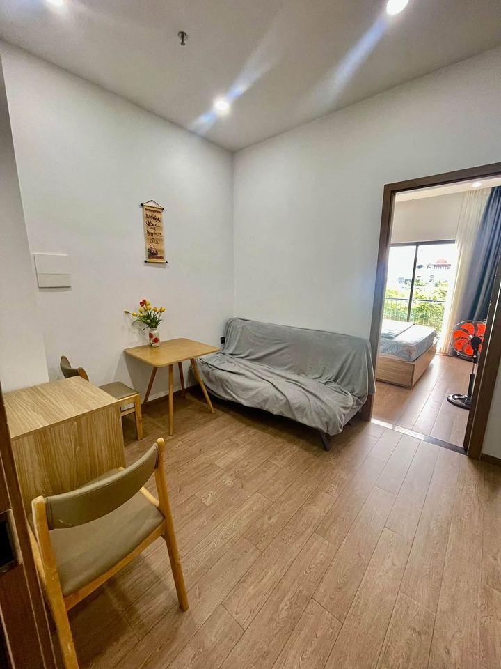 Căn hộ cho thuê (1 phòng ngủ).
- Giường lớn 1.8m. King size bed.

- Ban công rộn, photo 1